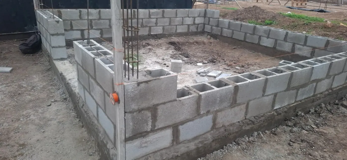 Muros de bloques de hormigón en obra